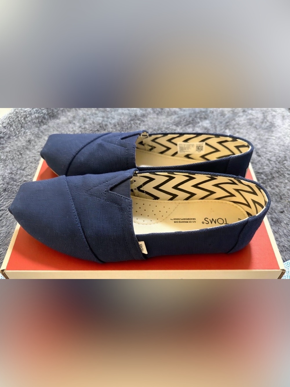 Toms Navy Canvas Slip-On Loafers for women, Size 7, Excellent Used Condition